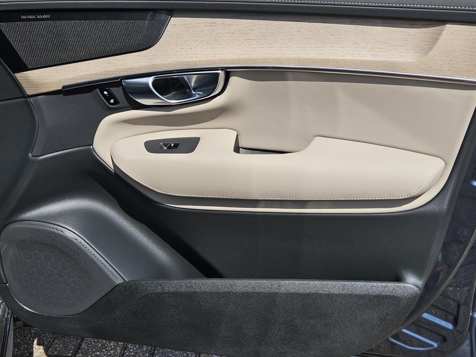 2026 Volvo XC90 Plus - Photo 44