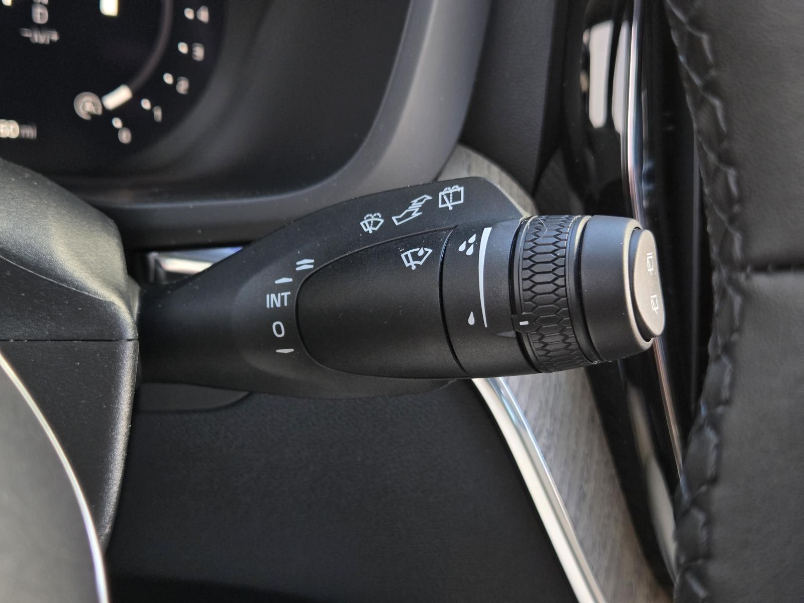 2026 Volvo XC60 Plus - Photo 17
