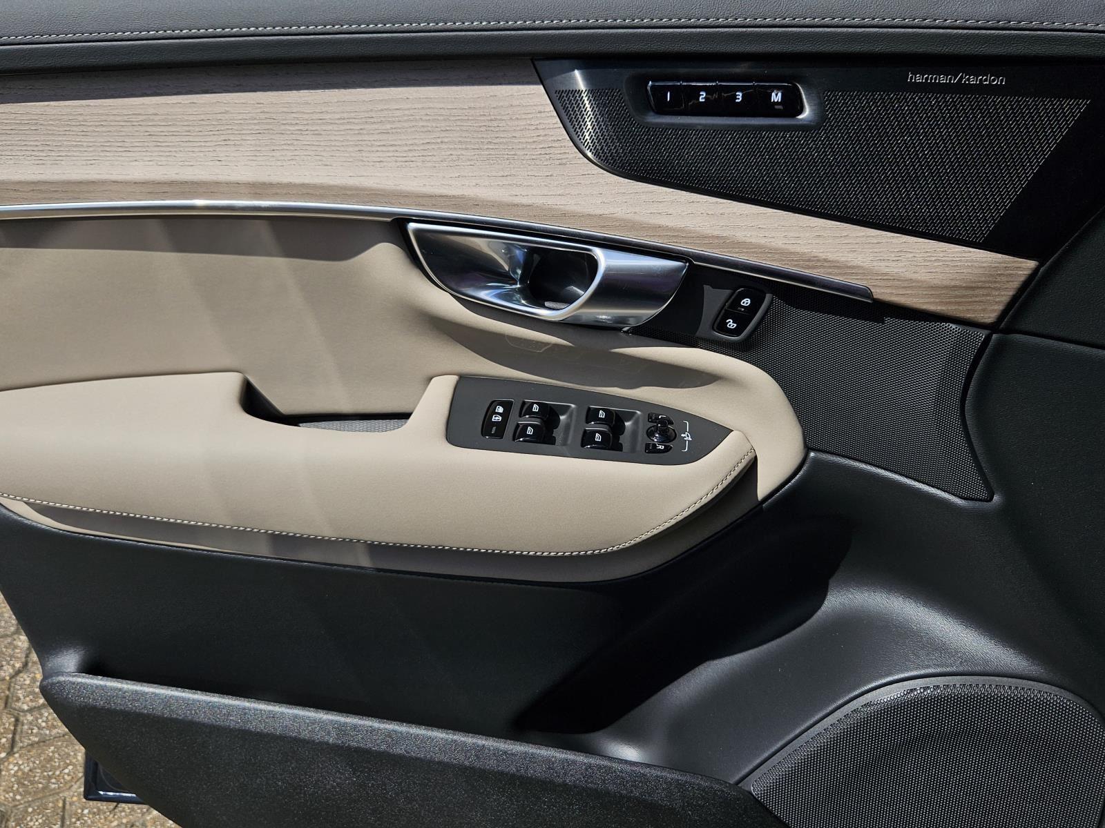 2026 Volvo XC90 Plus - Photo 23