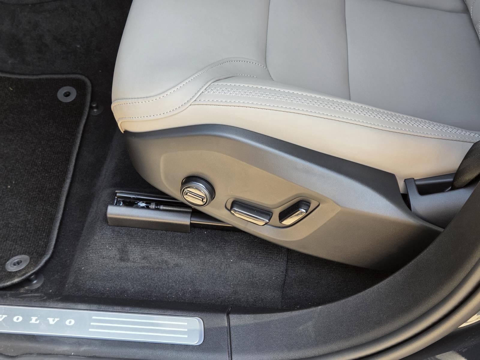 2026 Volvo XC90 Plus - Photo 33