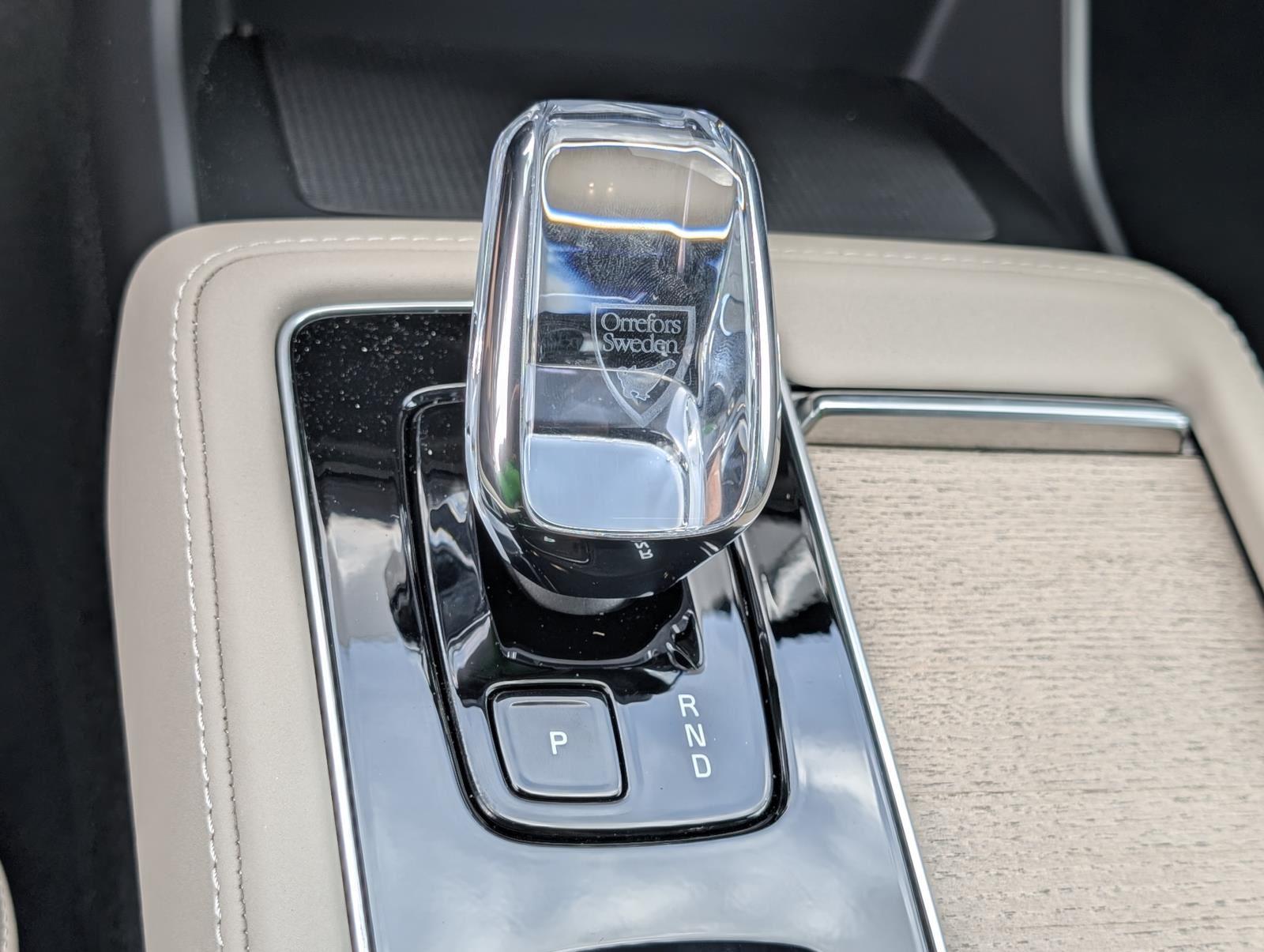 2026 Volvo XC90 Plus - Photo 18
