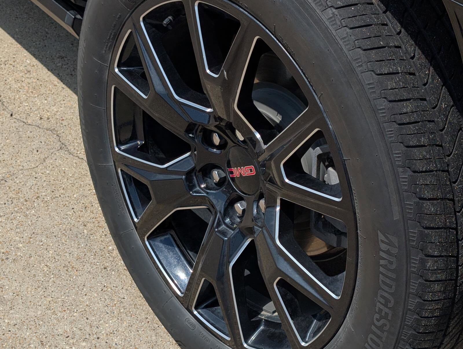 2023 Gmc Yukon Denali photo 2