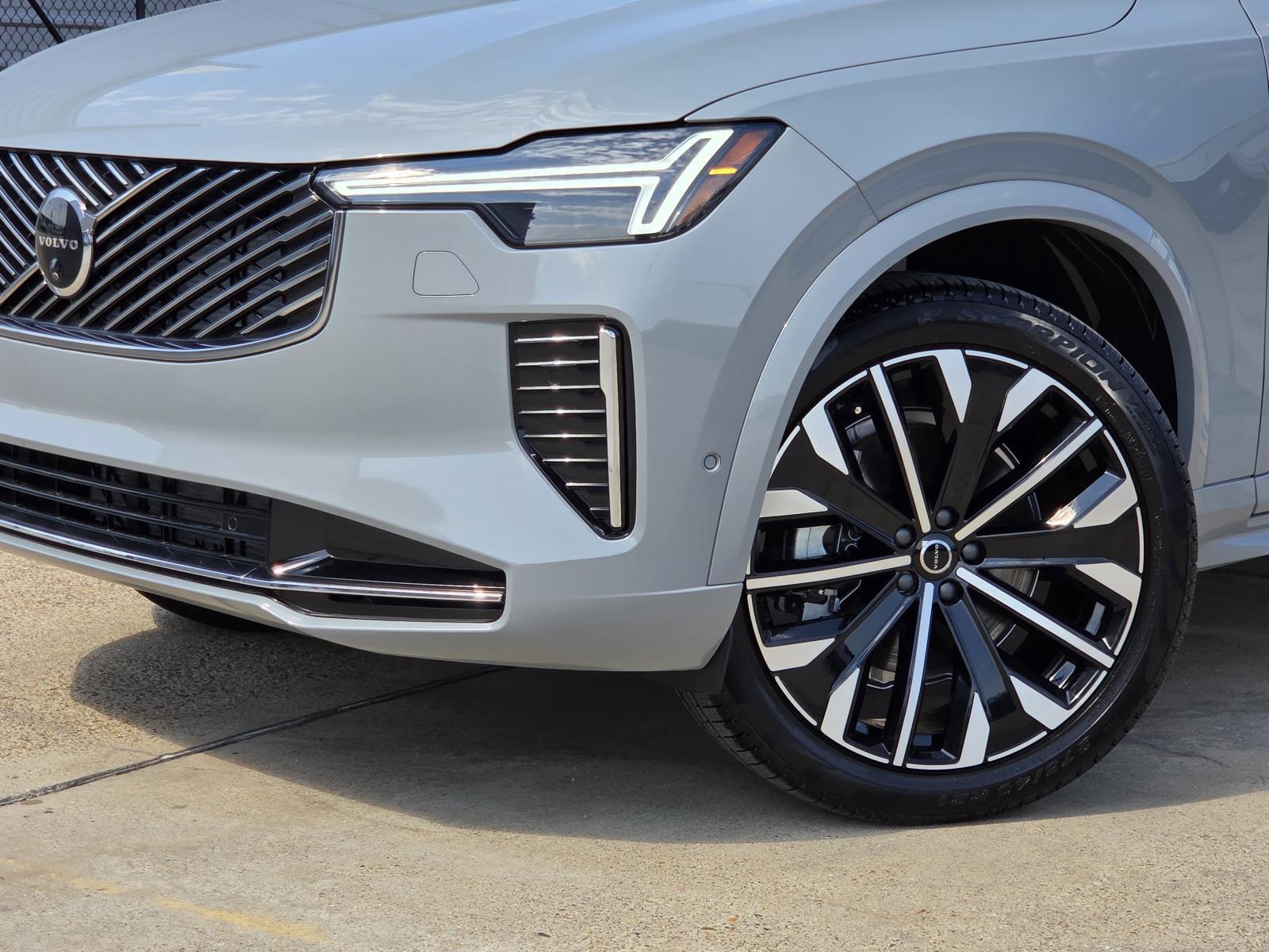 2026 Volvo XC90 Plus - Photo 7