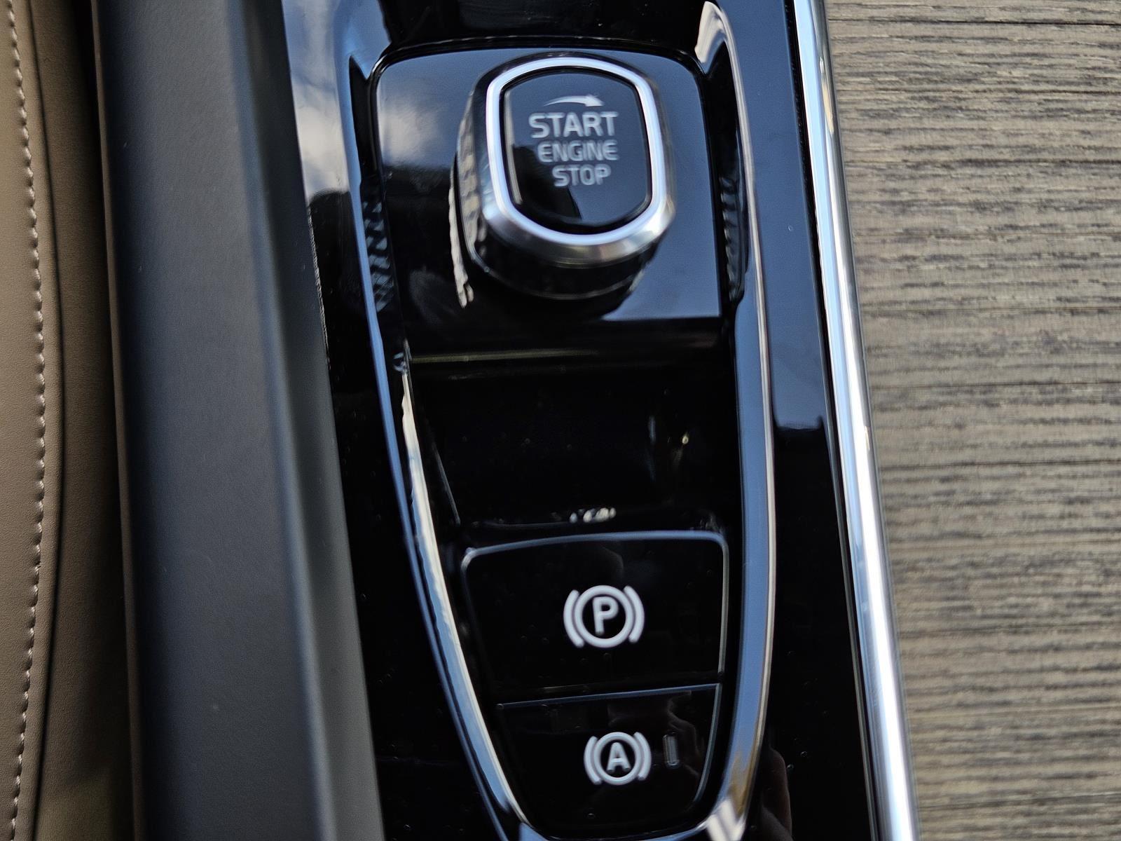 2026 Volvo XC60 Plus - Photo 22