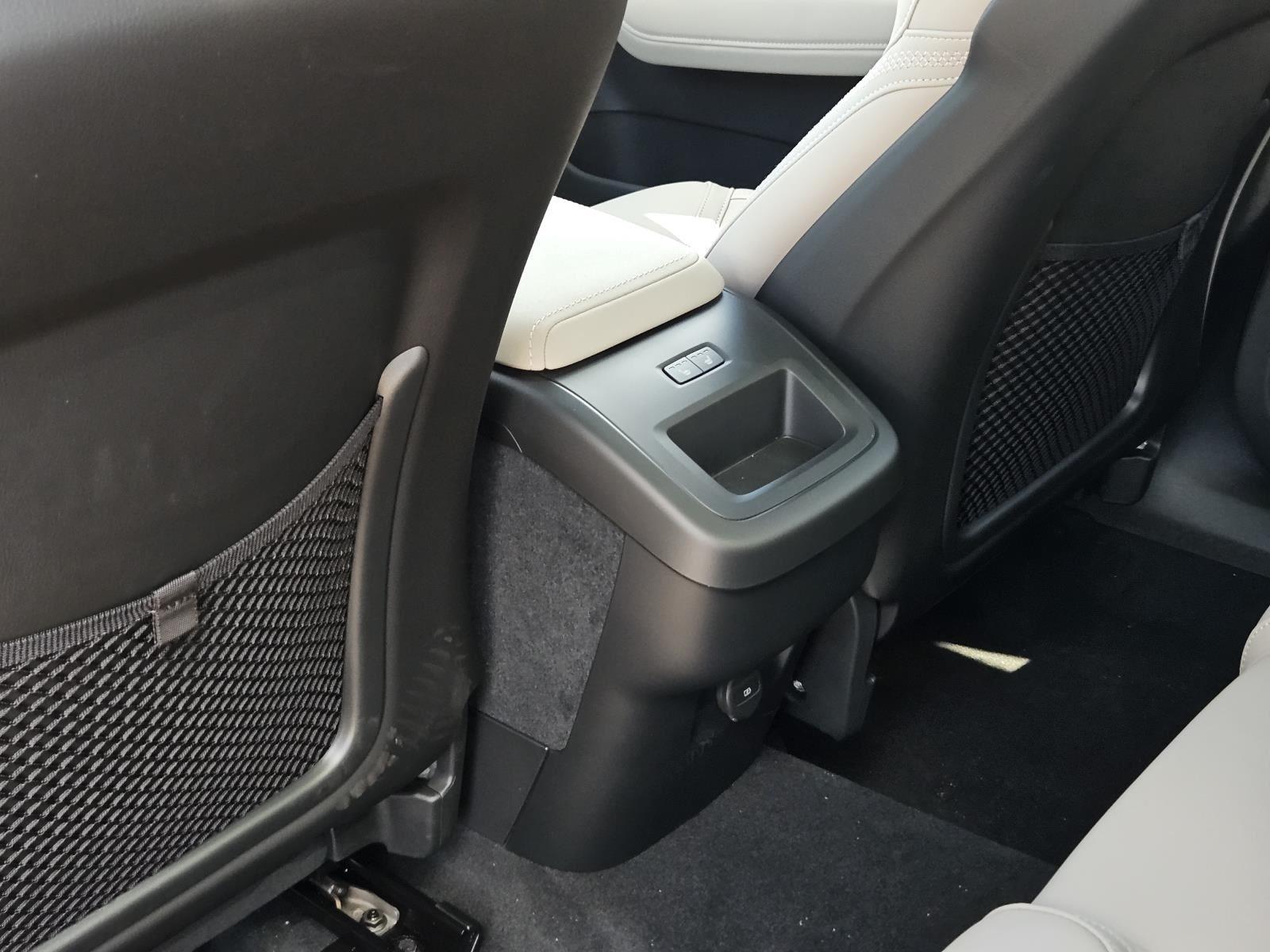2026 Volvo XC60 Plus - Photo 31