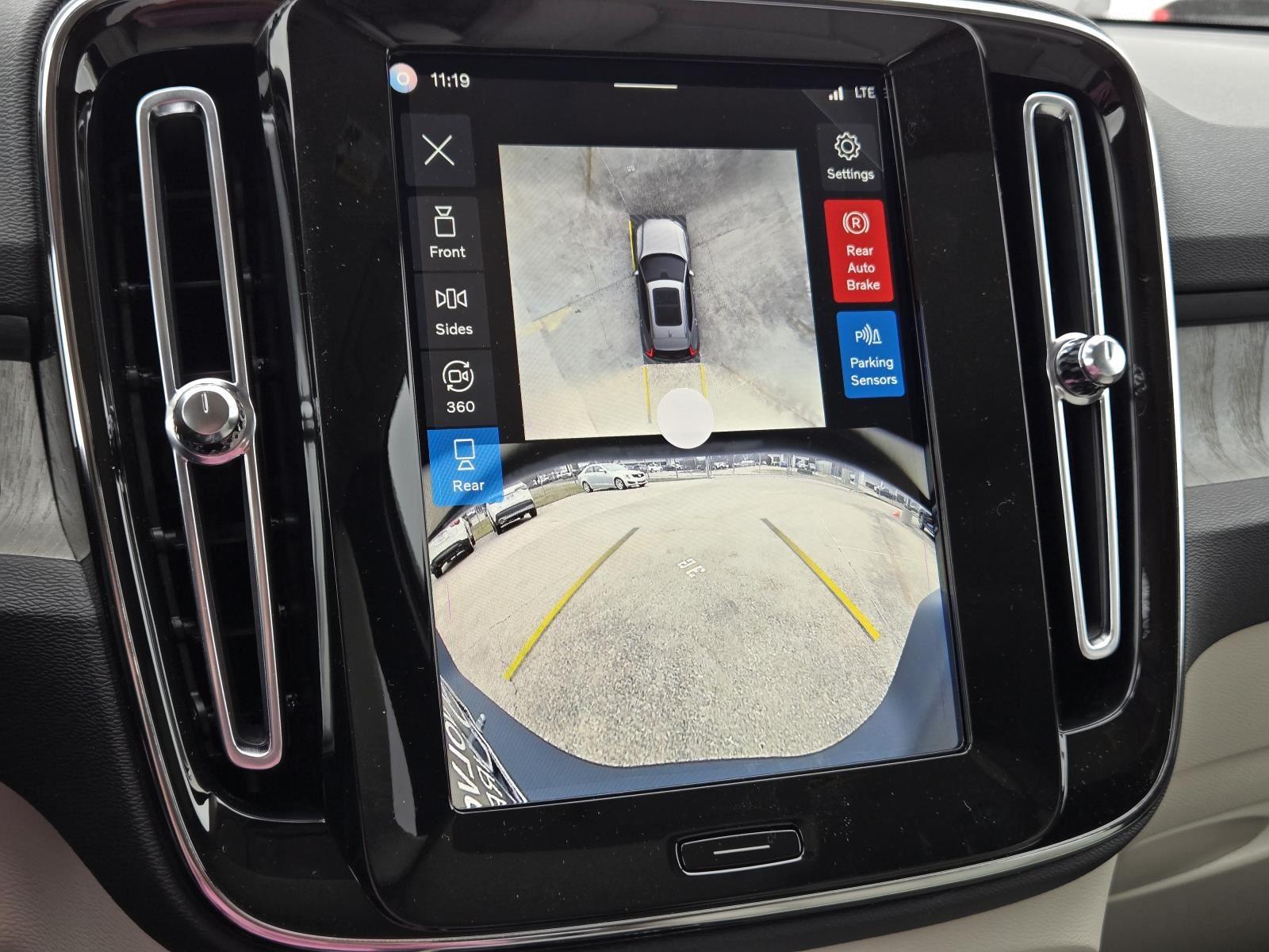 2026 Volvo XC40 Plus - Photo 17