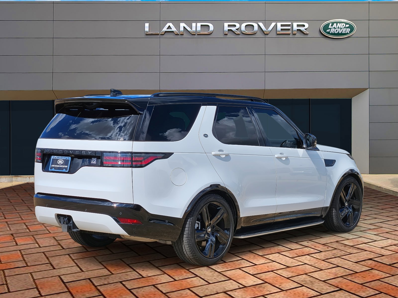 2025 Land Rover Discovery SE photo 3