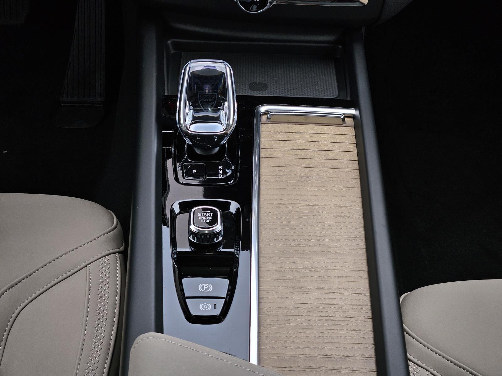 2026 Volvo XC60 Plus - Photo 33
