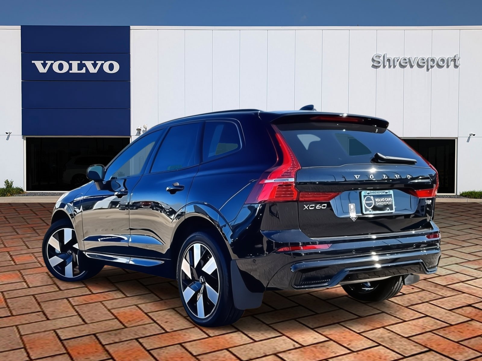 2025 Volvo XC60 Hybrid T8 Plus photo 3