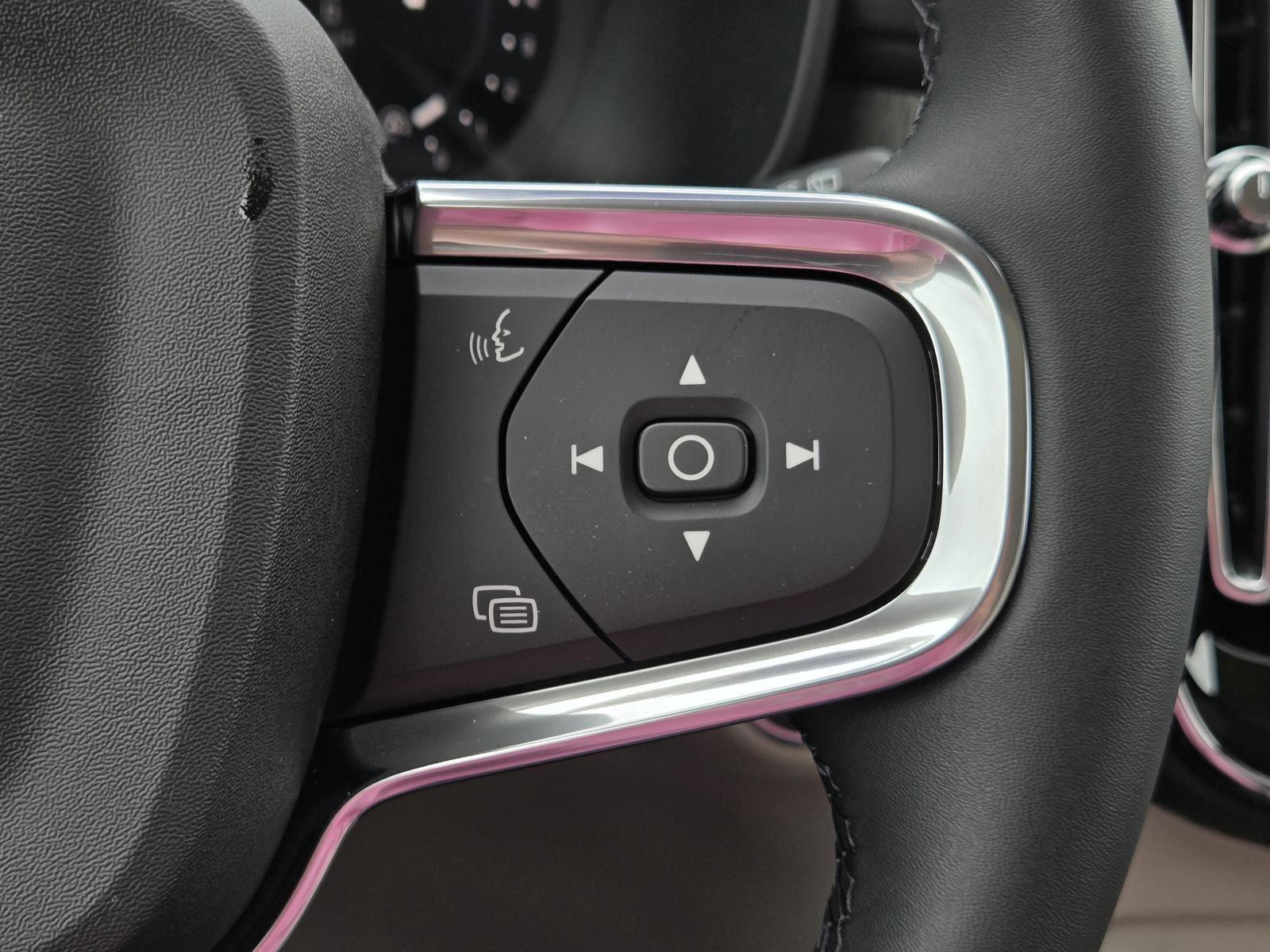 2026 Volvo XC40 Plus - Photo 14