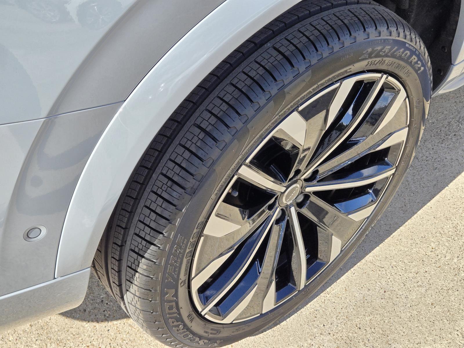 2026 Volvo XC90 Plus - Photo 10