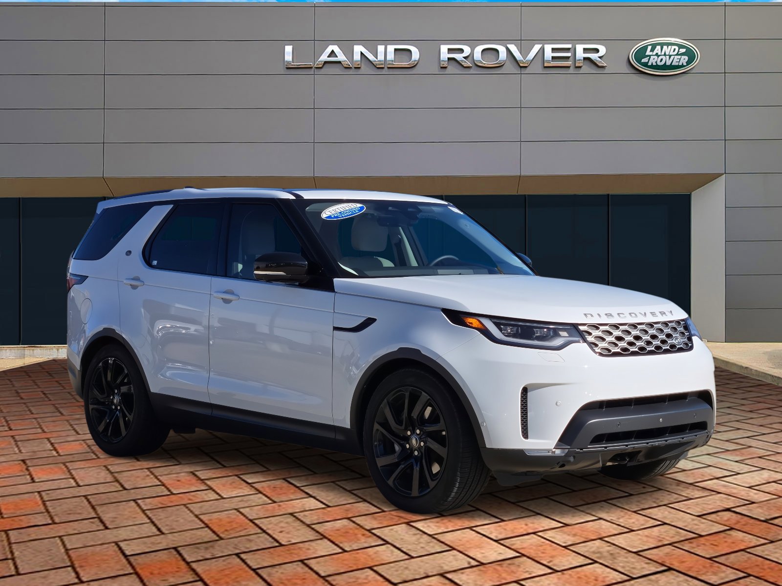 2025 Land Rover Discovery S photo 3