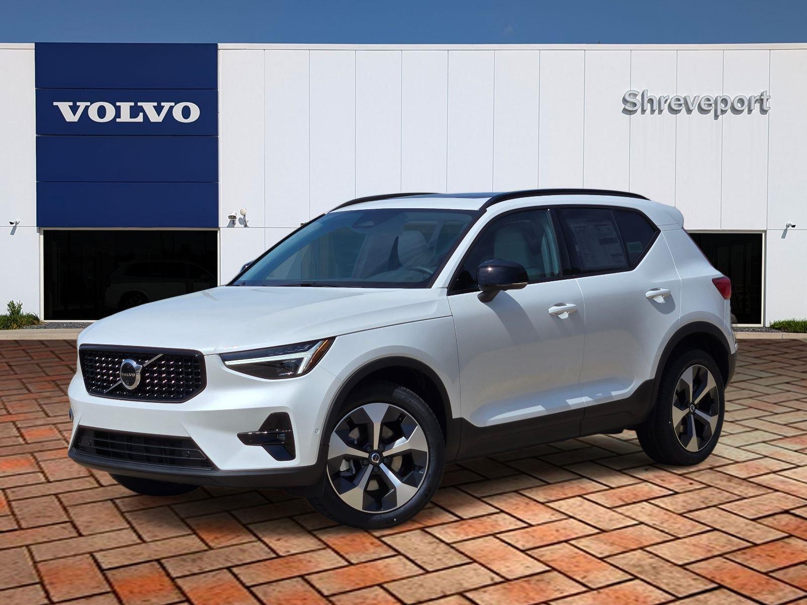2026 Volvo XC40 B5 Plus Dark AWD's photo