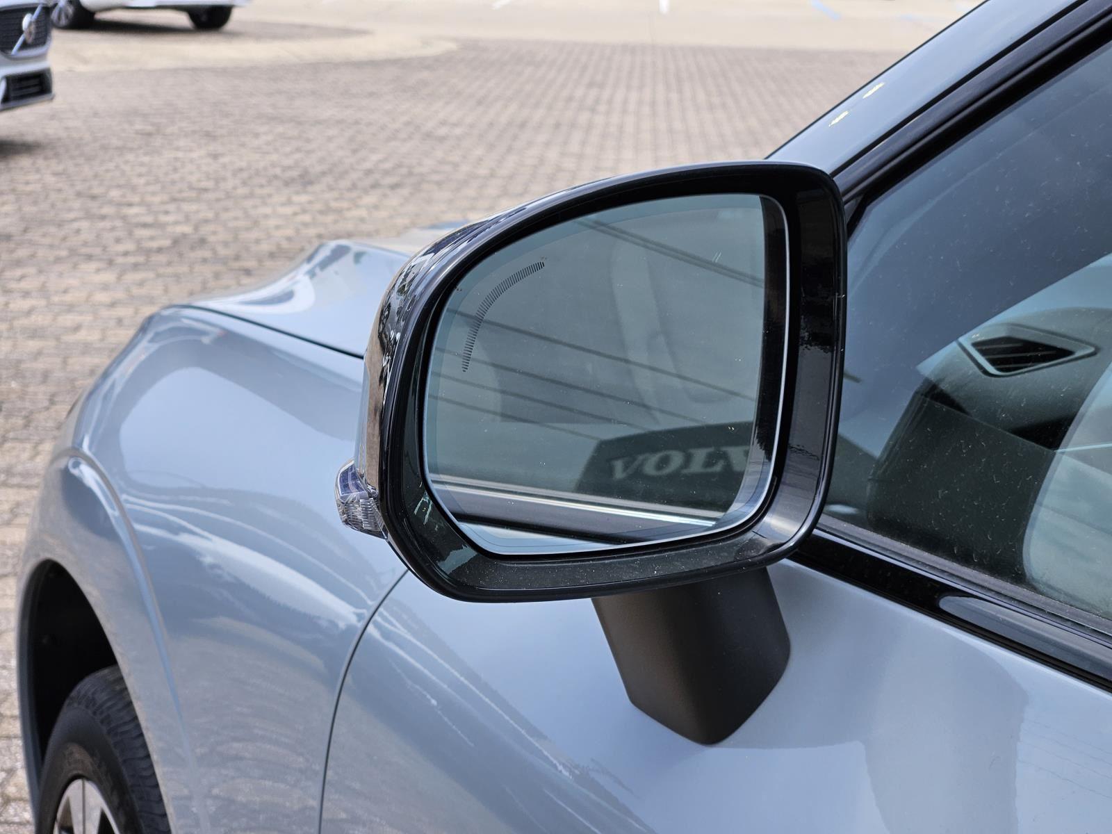 2026 Volvo XC60 Plus - Photo 10