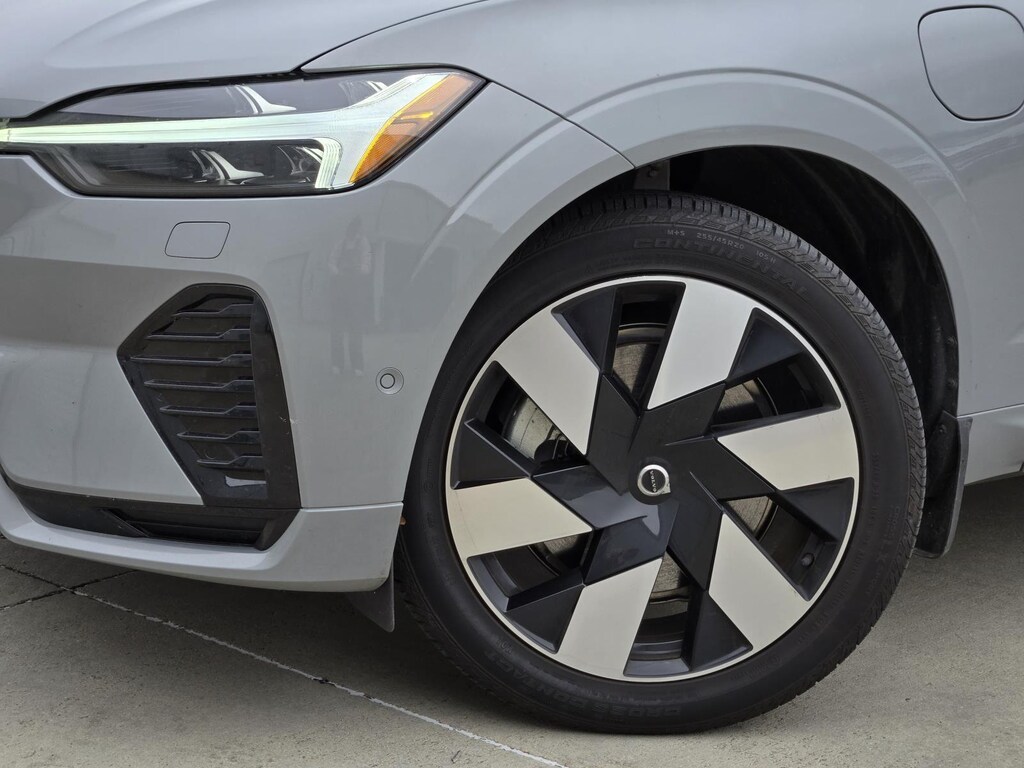 Certified 2025 Volvo XC60 plug-in hybrid T8 Plus SUV