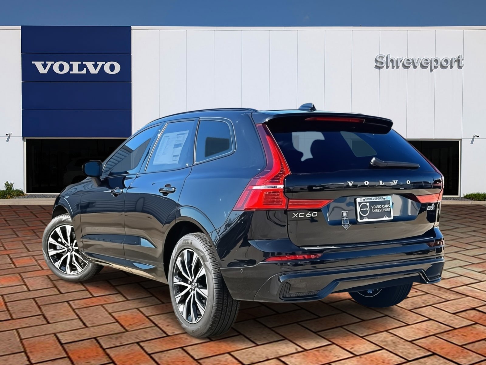 2025 Volvo XC60 B5 Plus photo 2