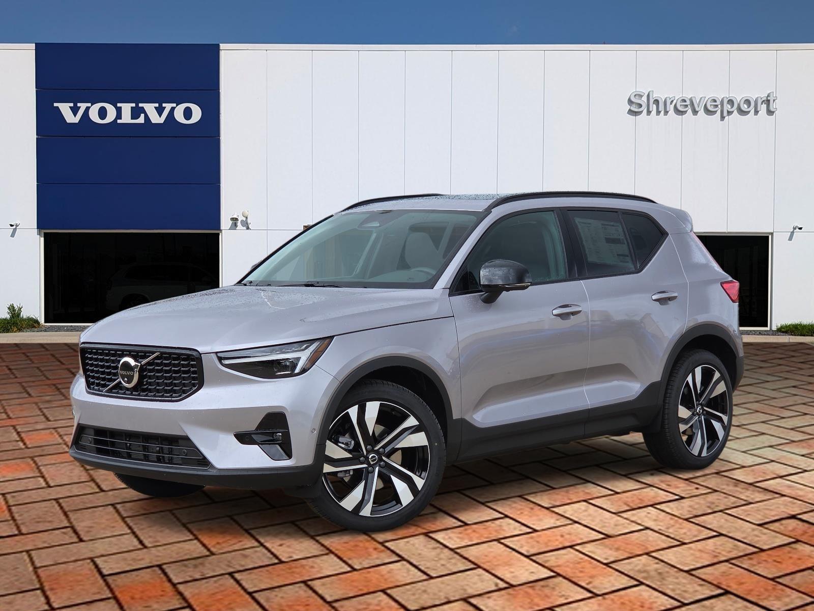 2026 Volvo XC40 B5 Plus Dark AWD's photo