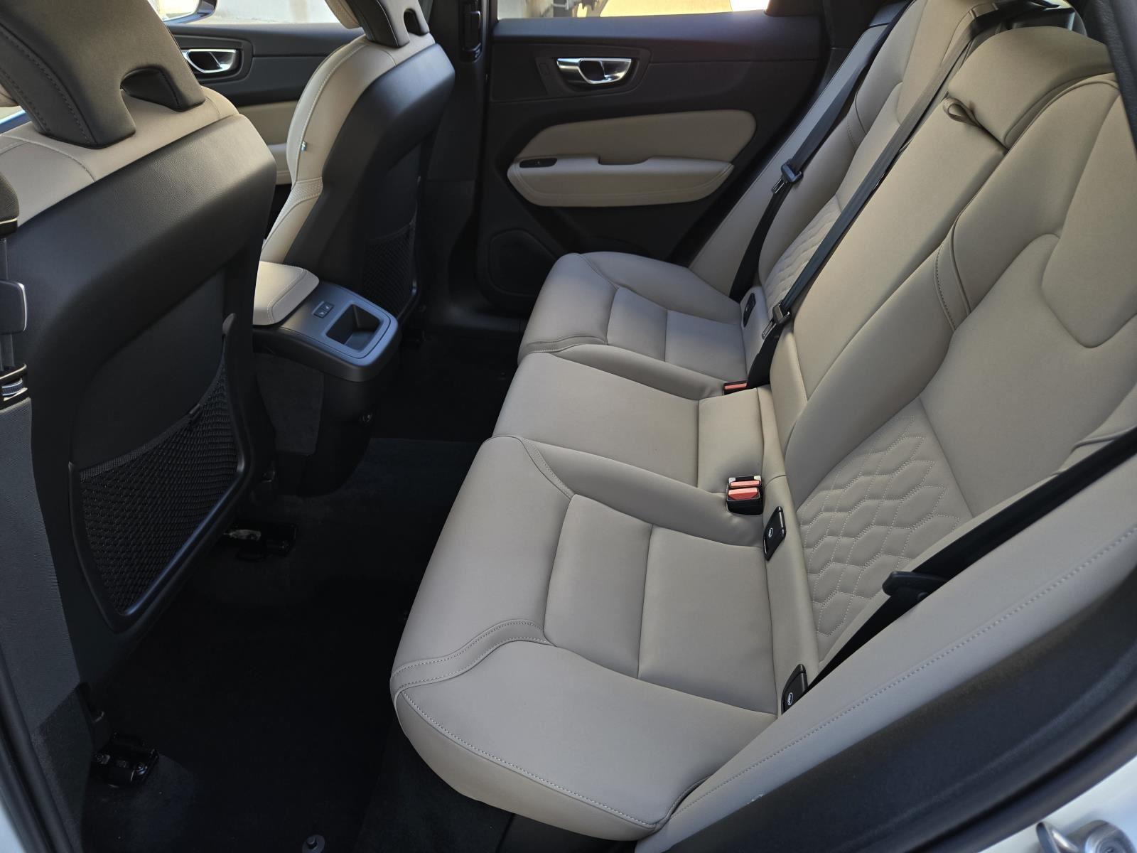 2026 Volvo XC60 Plus - Photo 27