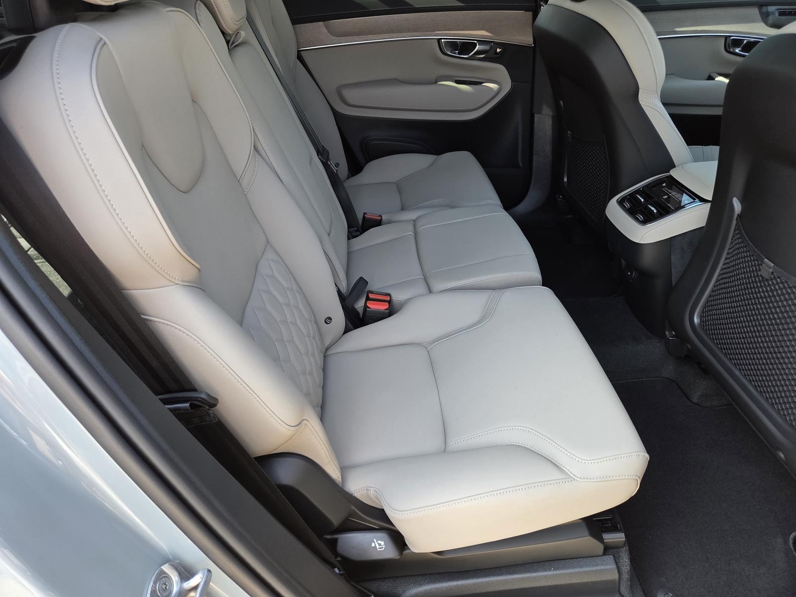 2026 Volvo XC90 Plus - Photo 40