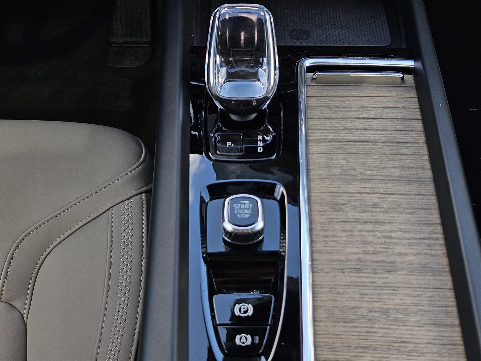 2026 Volvo XC60 Plus - Photo 35