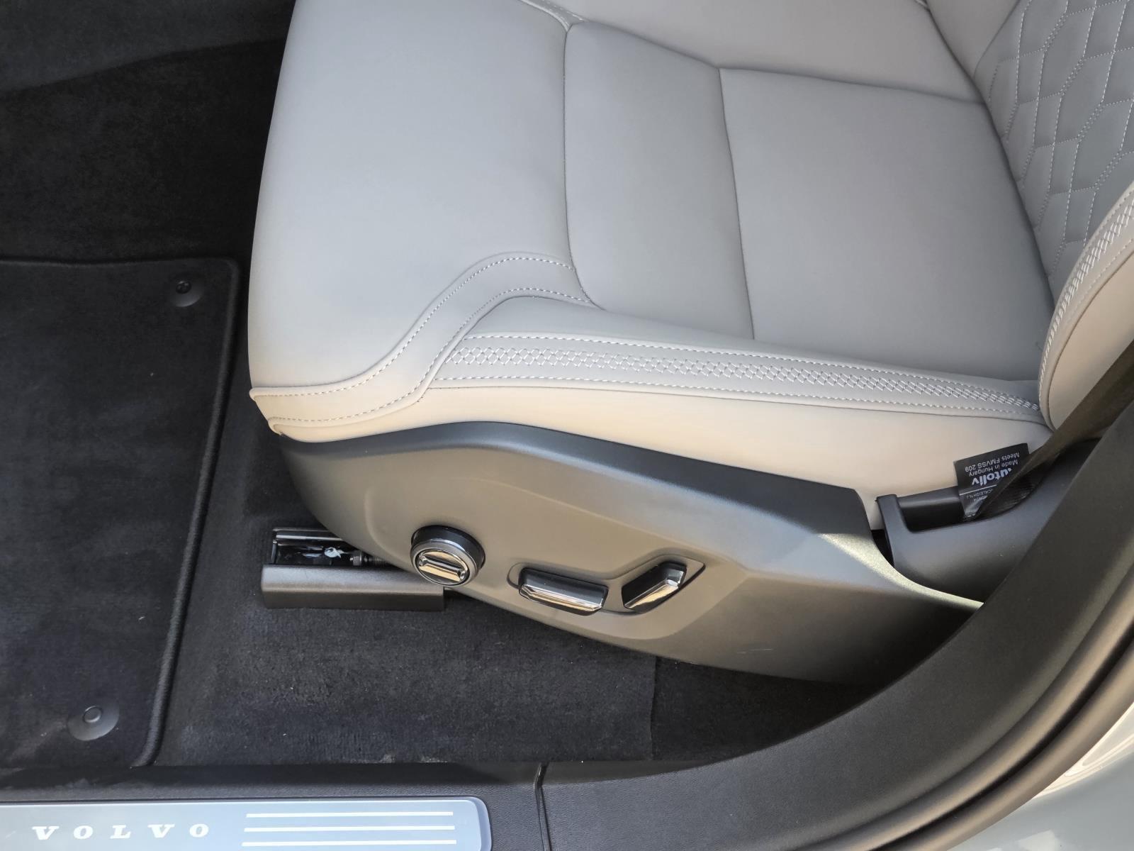 2026 Volvo XC90 Plus - Photo 35
