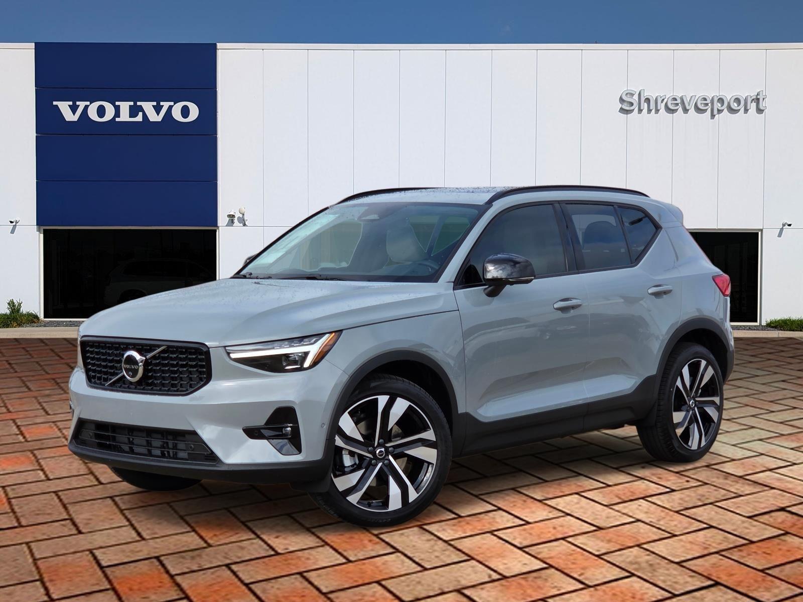 2026 Volvo XC40 B5 Plus Dark AWD's photo