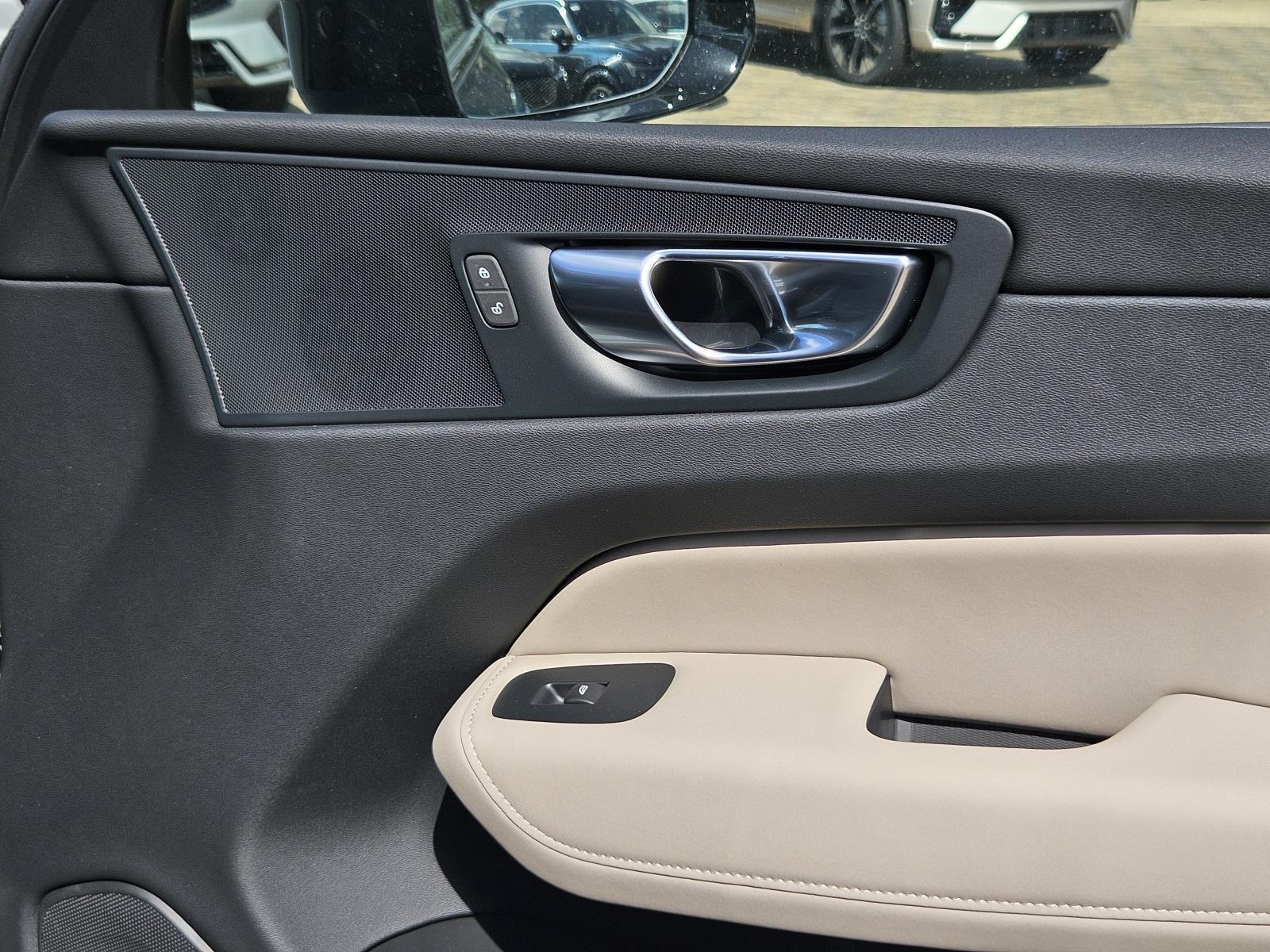 2026 Volvo XC60 Plus - Photo 40