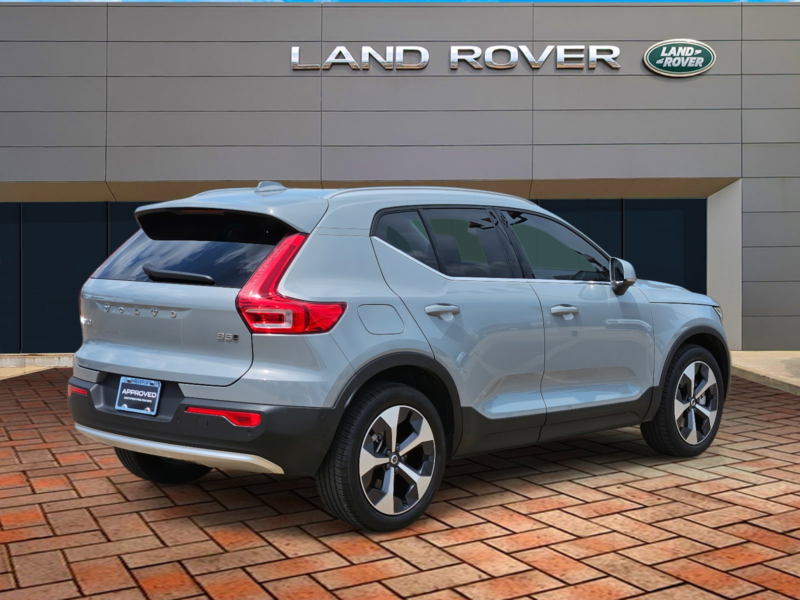 2025 Volvo XC40 Plus photo 3
