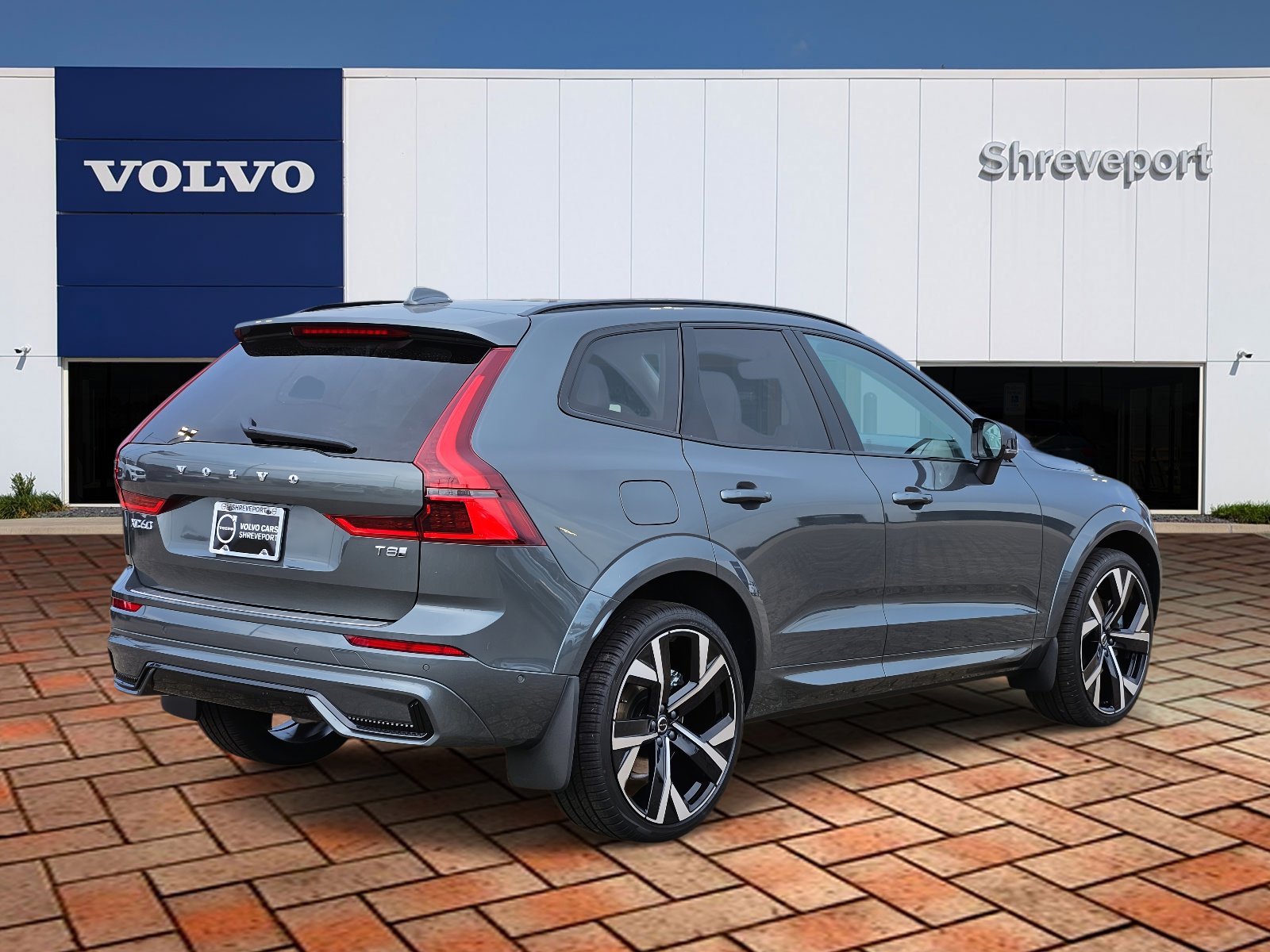 2026 Volvo XC60 Hybrid T8 photo 4