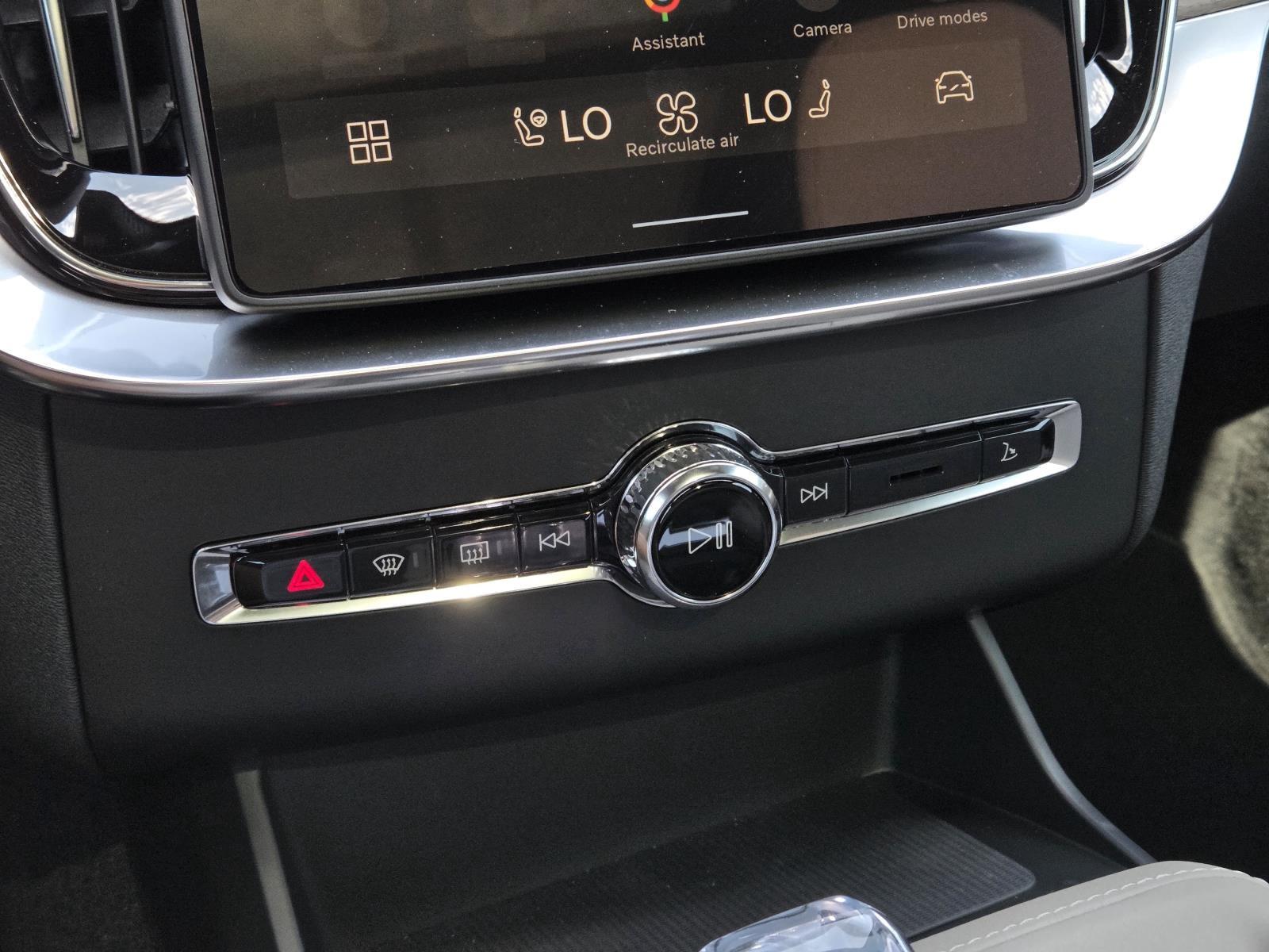 2026 Volvo XC90 Plus - Photo 28