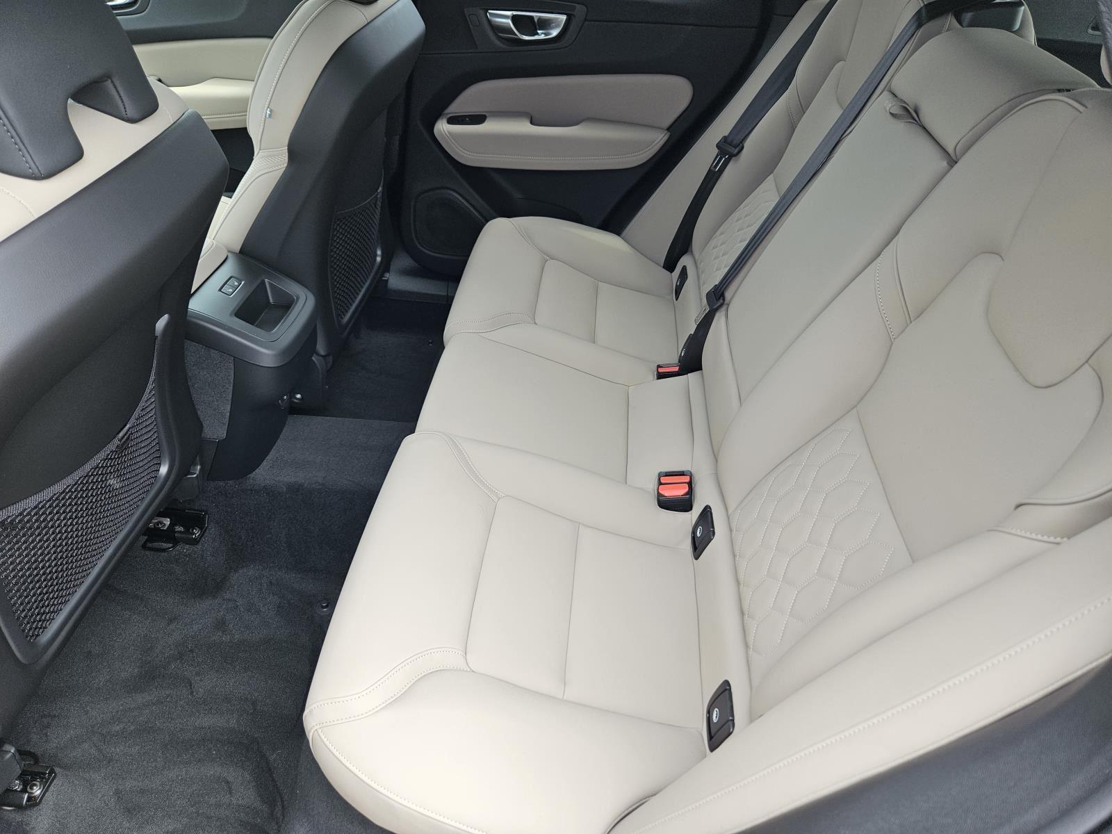 2026 Volvo XC60 Plus - Photo 26