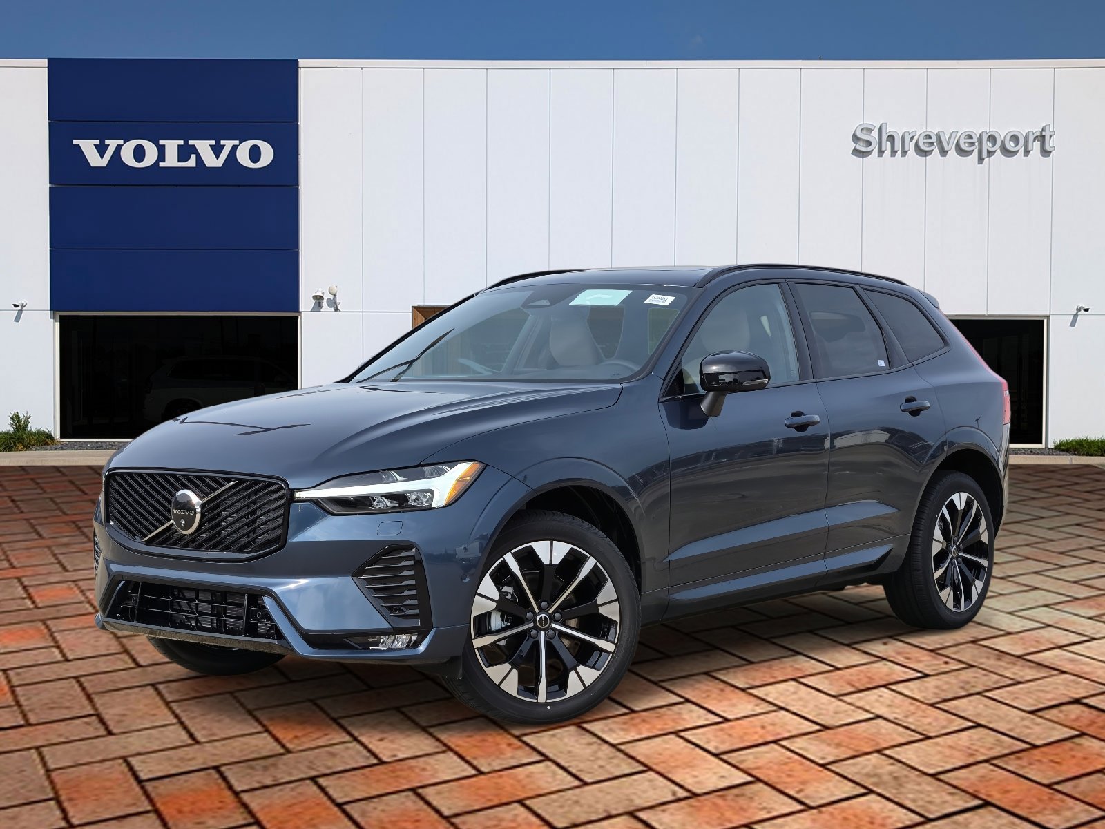 2026 Volvo XC60 Plus's photo
