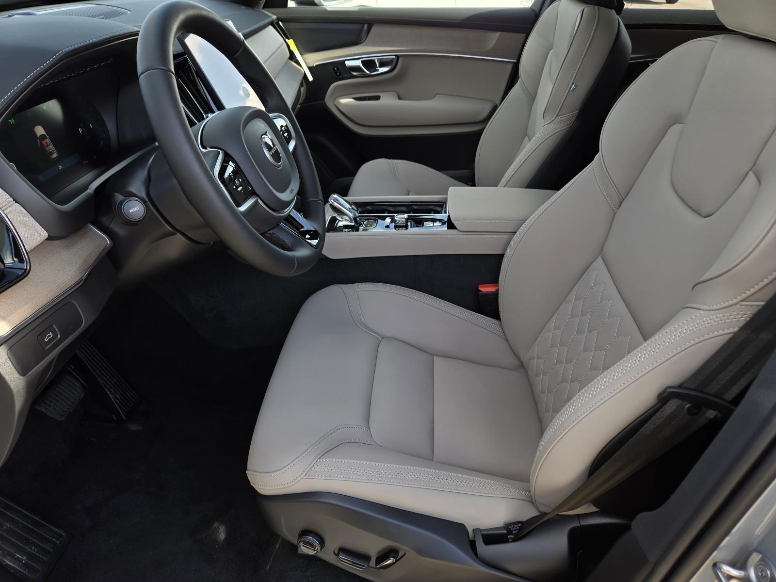 2026 Volvo XC90 Plus - Photo 25