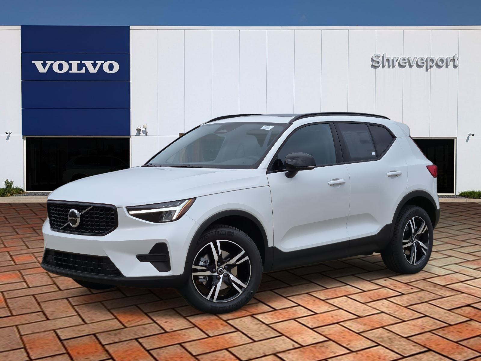 2026 Volvo XC40 B5 Core Dark AWD's photo