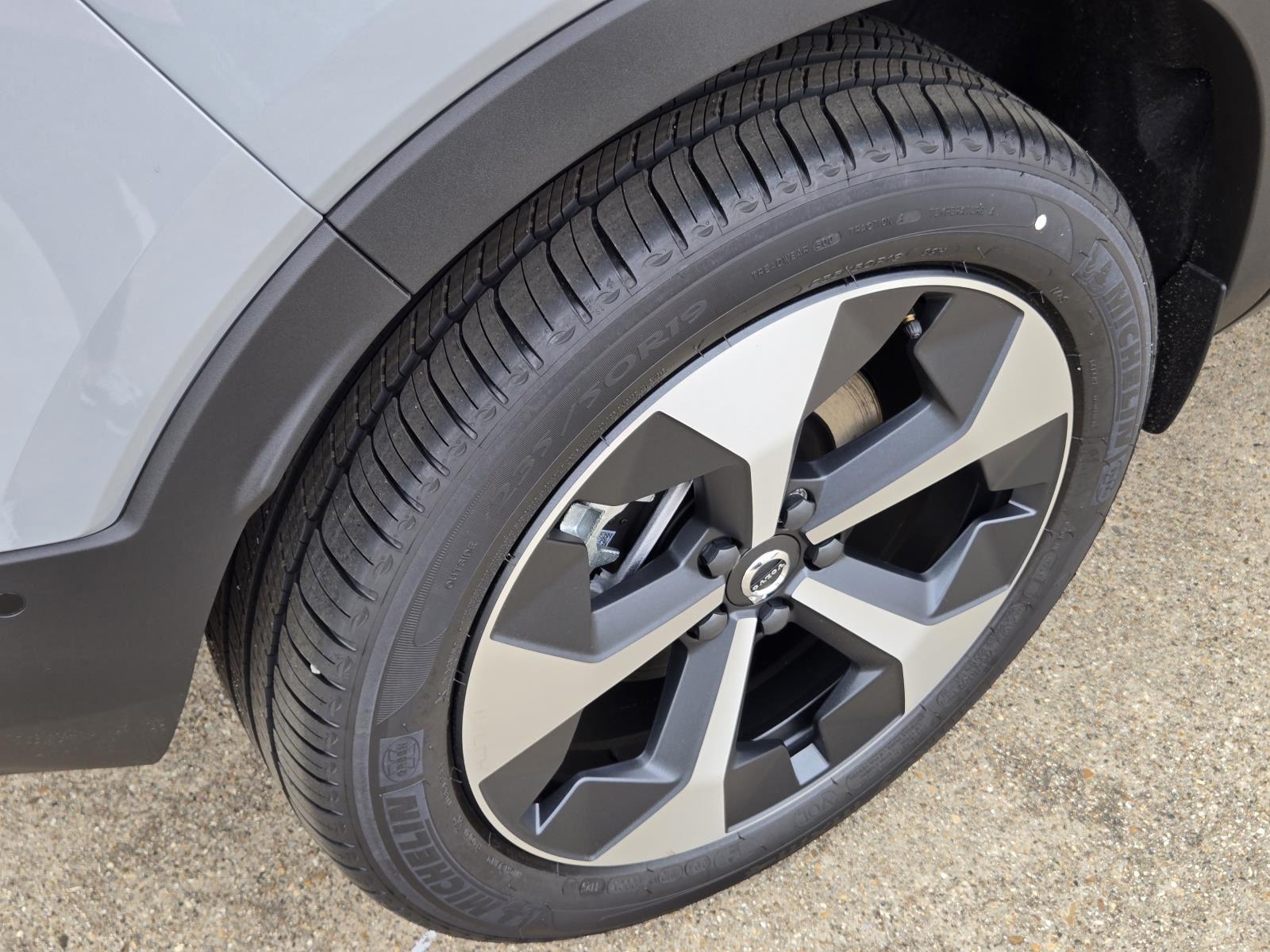 2026 Volvo XC40 Plus - Photo 10