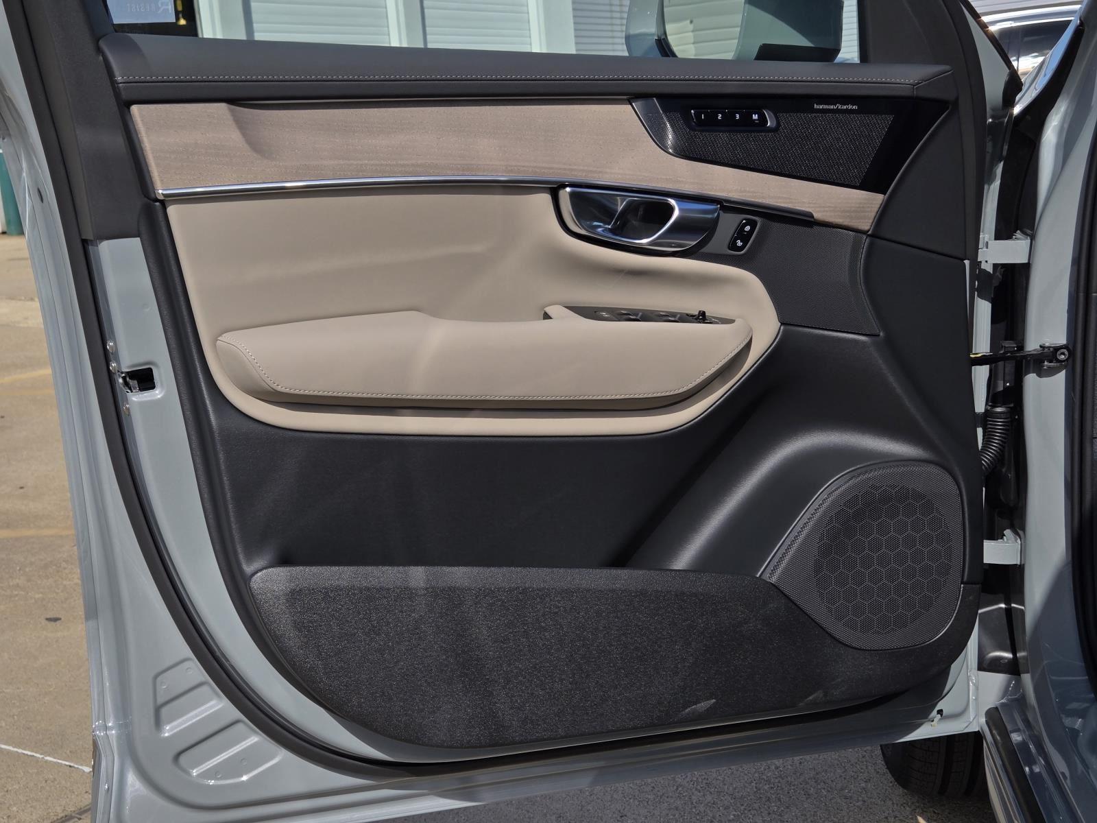 2026 Volvo XC90 Plus - Photo 22