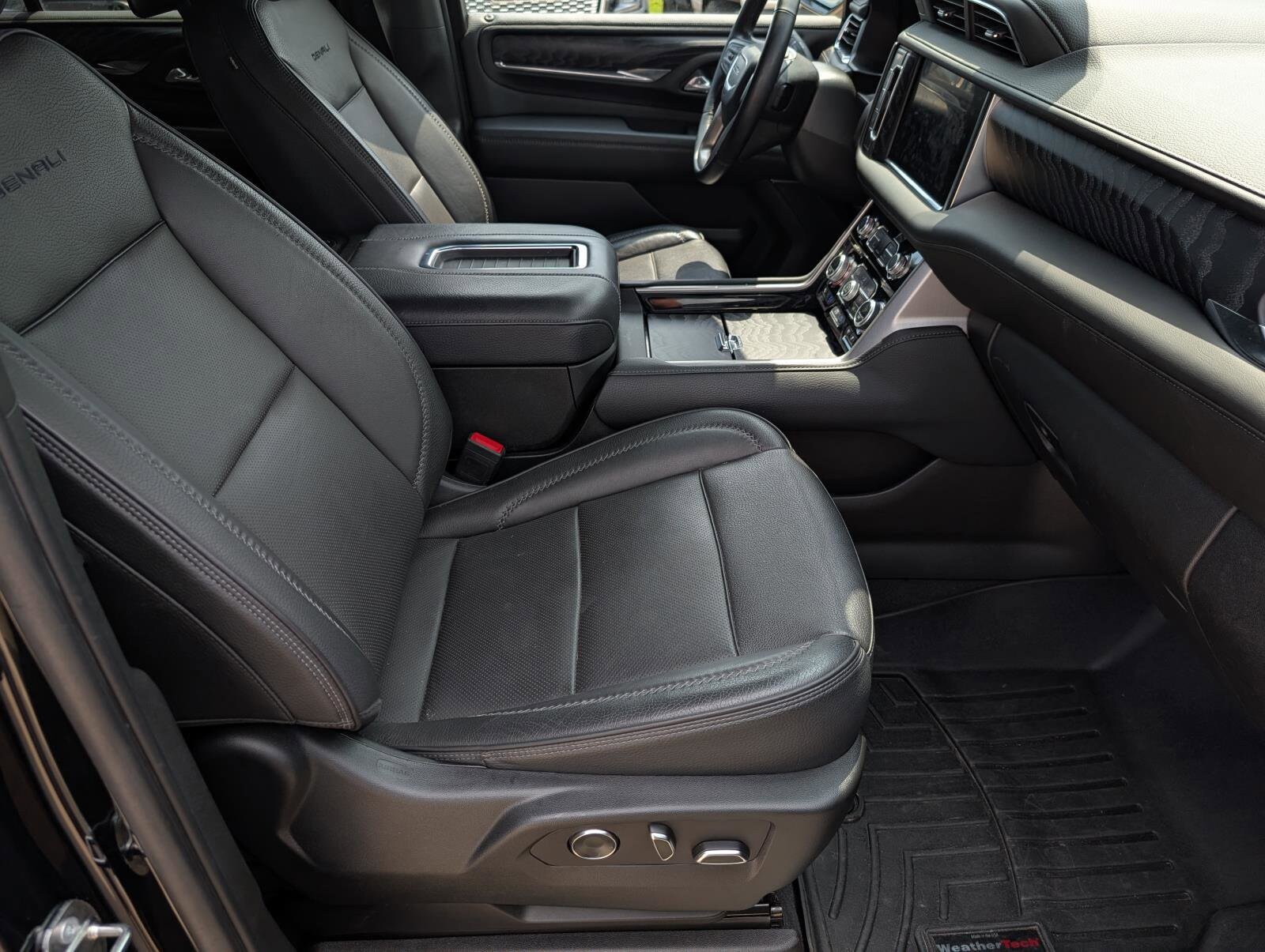 2023 Gmc Yukon Denali photo 3