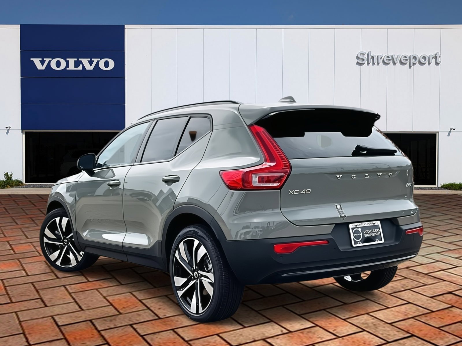 2025 Volvo XC40 AWD photo 3