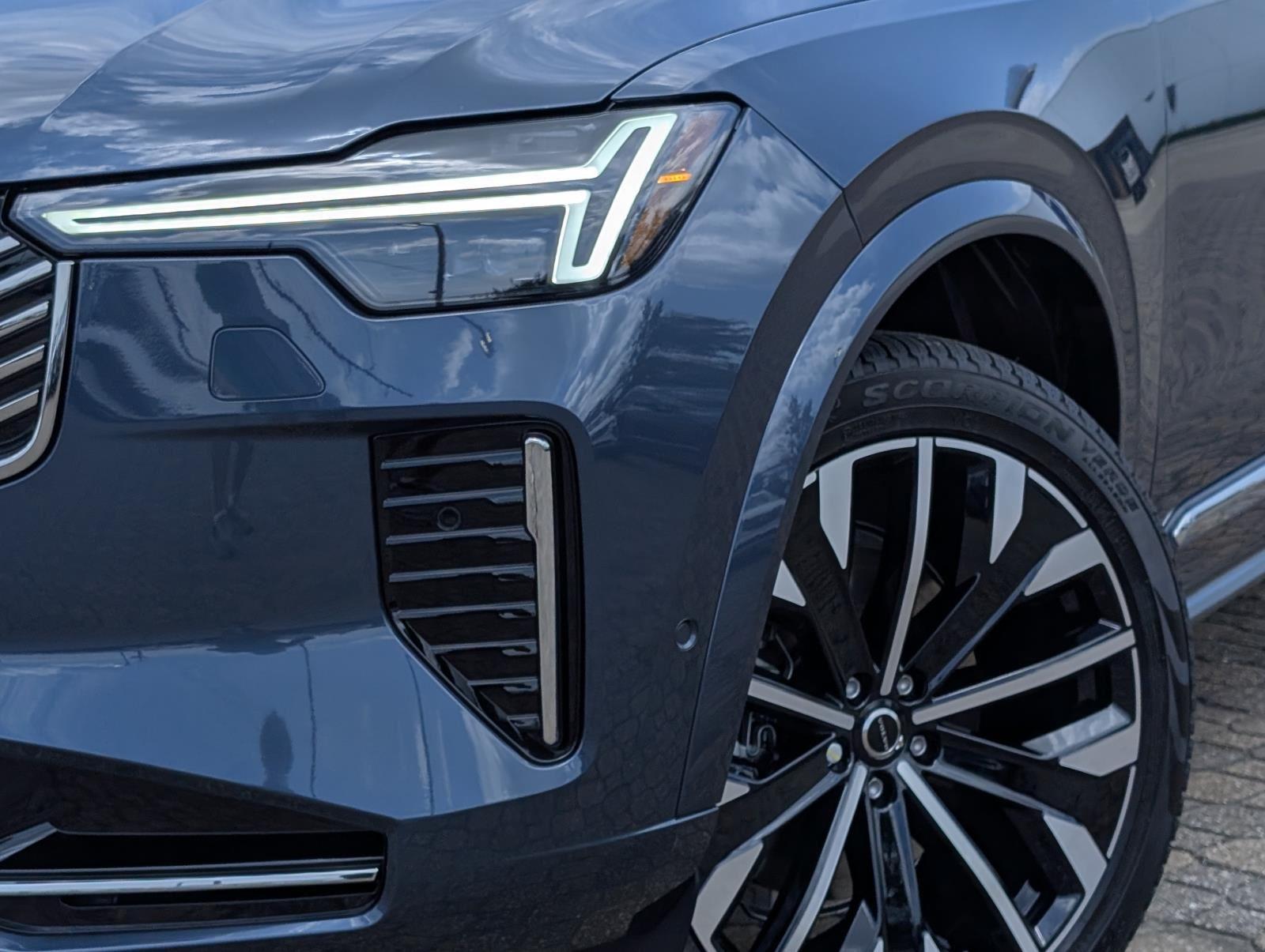 2026 Volvo XC90 Plus - Photo 7
