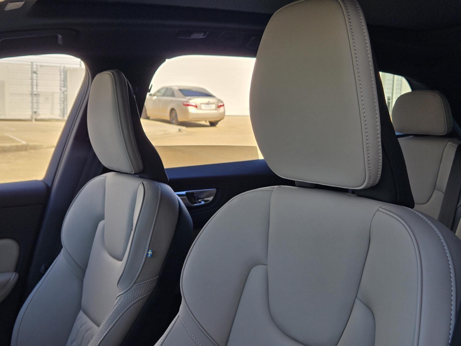 2026 Volvo XC60 Plus - Photo 23