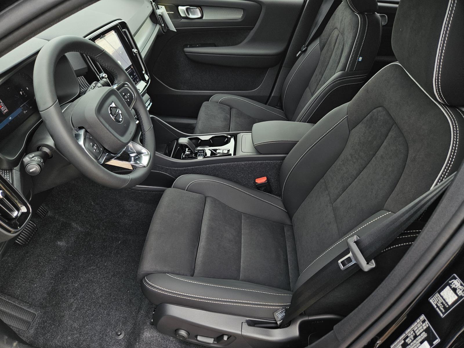 2026 Volvo XC40 Ultra Black Edition - Photo 22
