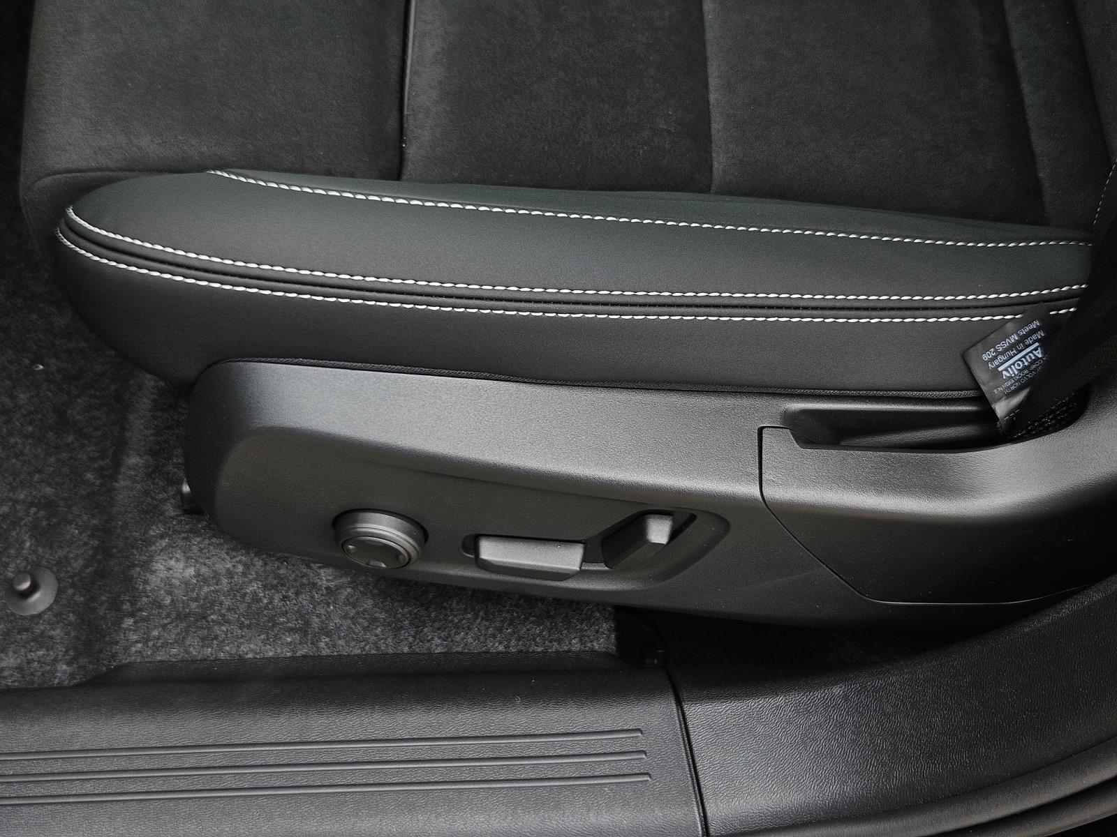 2026 Volvo XC40 Ultra Black Edition - Photo 24