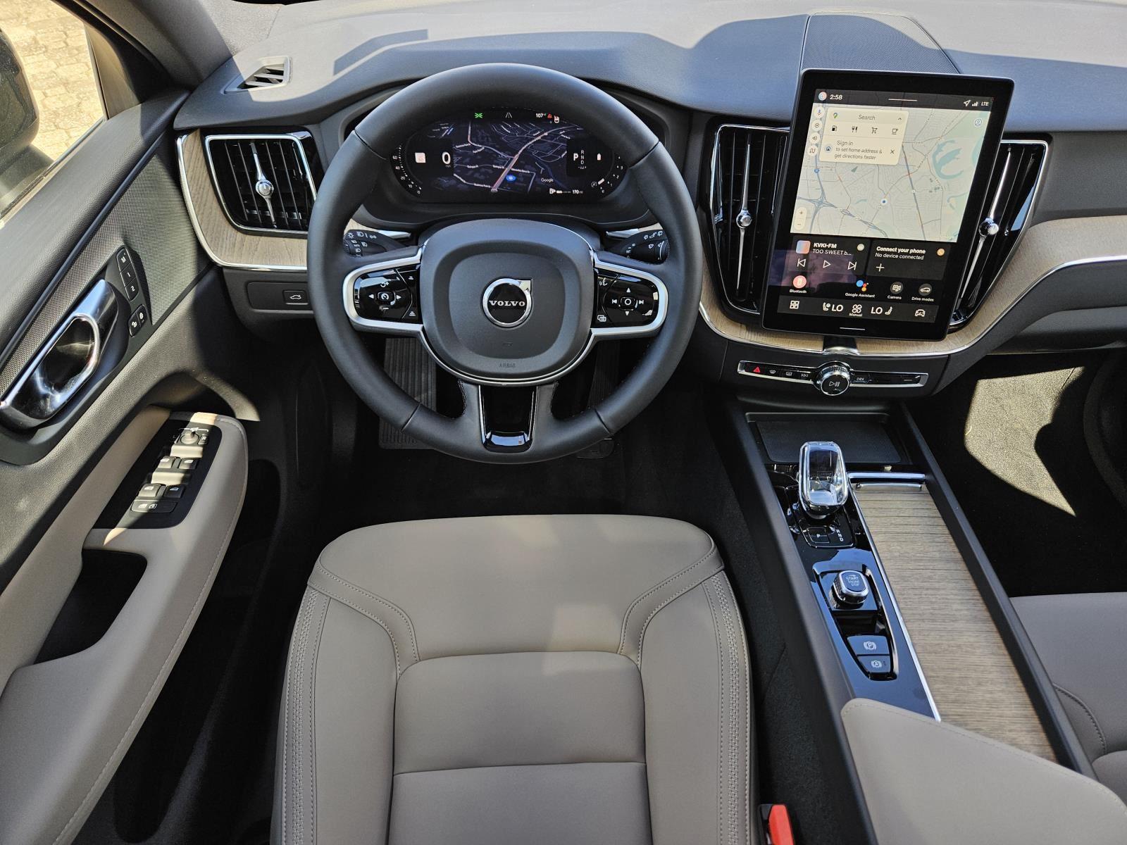 2026 Volvo XC60 Plus - Photo 32