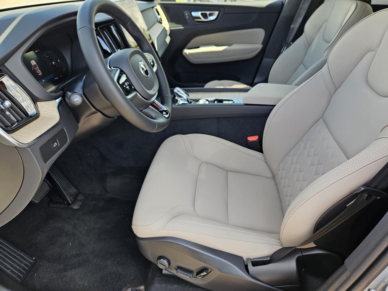 2026 Volvo XC60 Plus - Photo 26