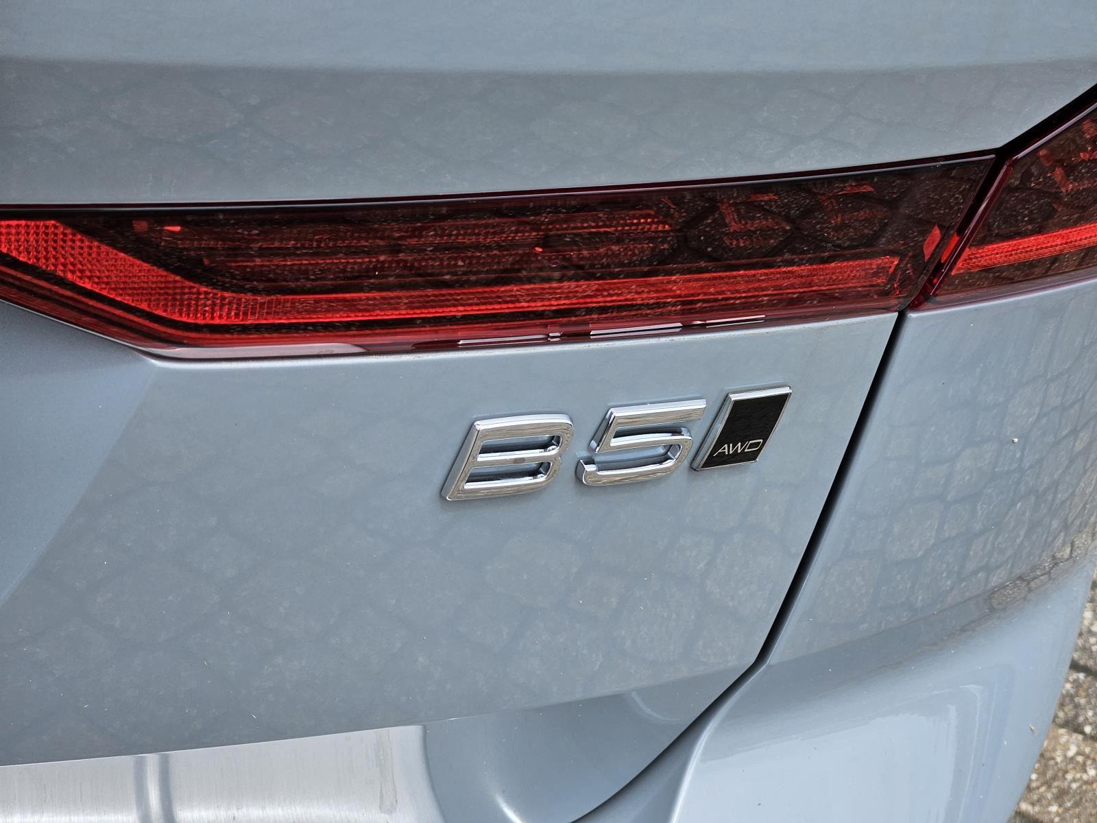 2026 Volvo XC60 Plus - Photo 8