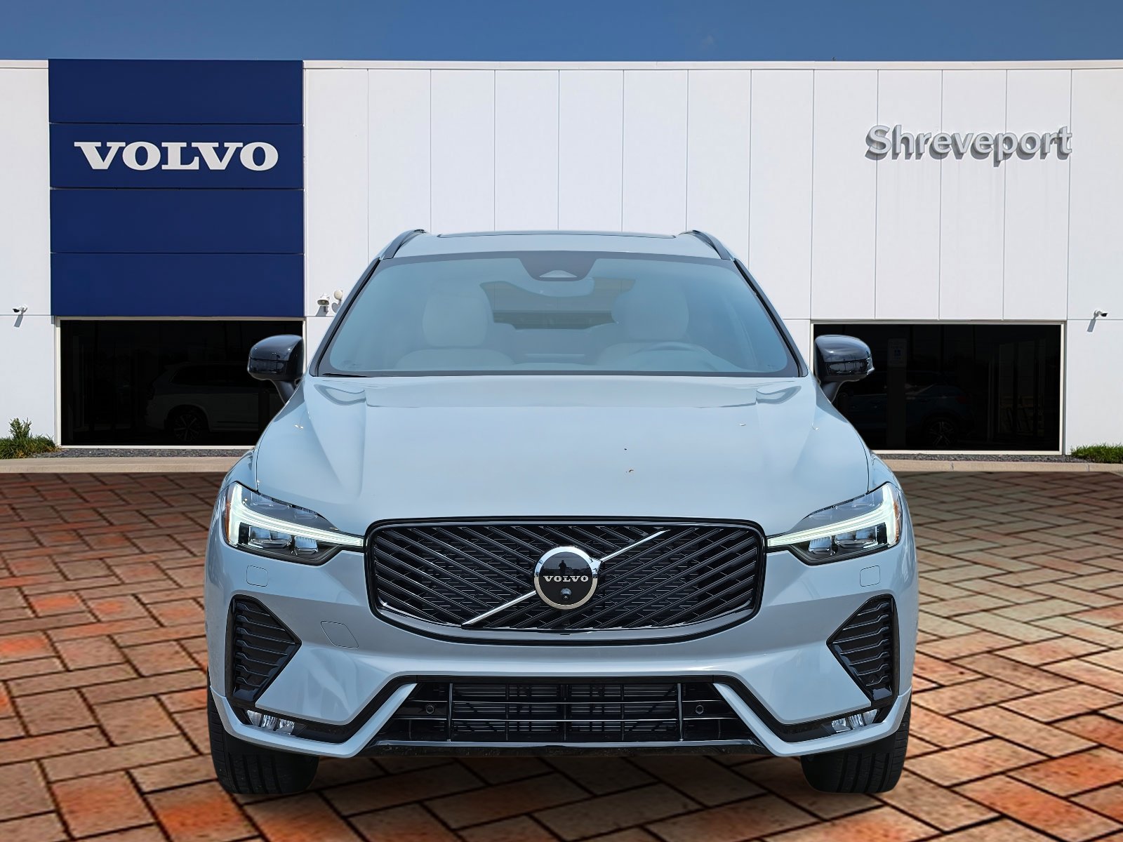 2026 Volvo XC60 B5 Plus photo 2