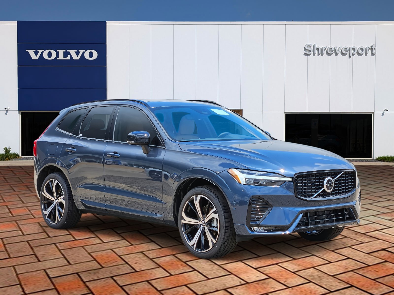 2025 Volvo XC60 B5 photo 3