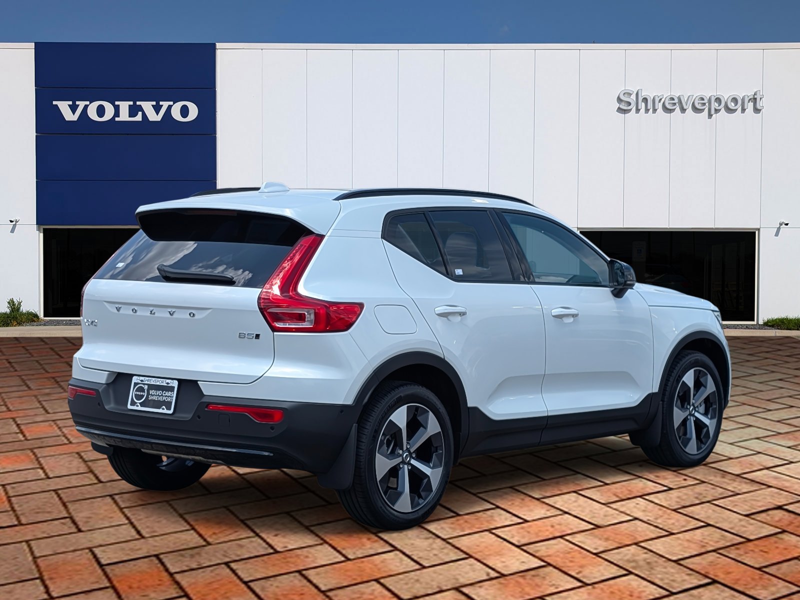 2026 Volvo XC40 AWD Plus photo 4