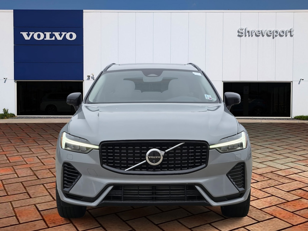 New 2025 Volvo XC60 plug-in hybrid T8 Plus SUV