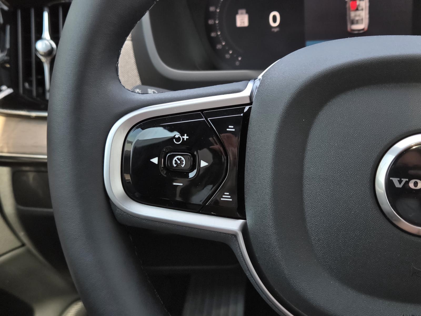 2026 Volvo XC90 Plus - Photo 20